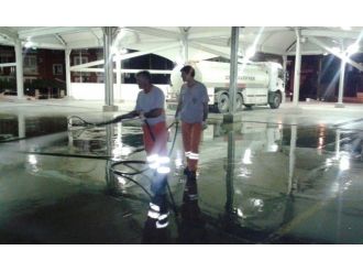 İzmit Belediyesi Pazar Yerlerini Yıkıyor