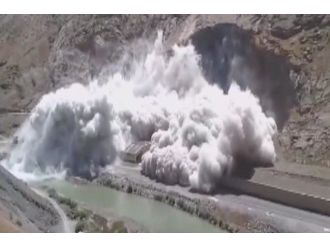 Sümbül Dağındaki Kayalar Dinamitle Patlatıldı