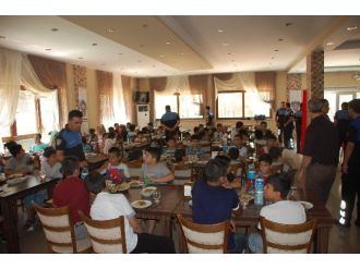 Polisler, Kuran Kursu Öğrencileriyle Bir Araya Geldi