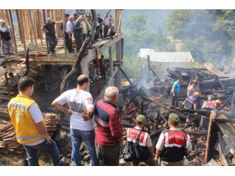 14 Yaşındaki Çocuk Evinde Çıkan Yangında Öldü