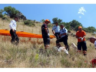 Dağın Yamacına Çakılan Paraşütçü Yaralandı