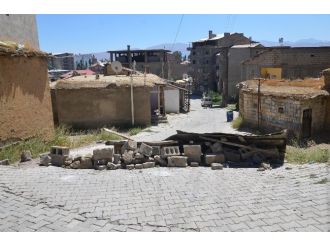 Yüksekova’nın Dört Bir Yanı Patlayıcılarla Dolu