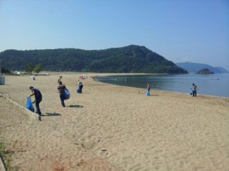 Mugada Sahilinde Temizlik Seferberliği