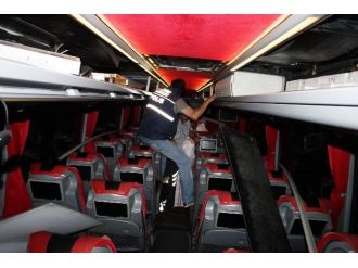 Otobüsün Tavanından 40 Bin Paket Kaçak Sigara Çıktı