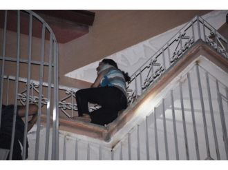 Bunalıma Giren Genç Kadın İntihara Kalkıştı