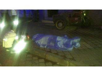 Yaşlı Adam Balkondan Düştü