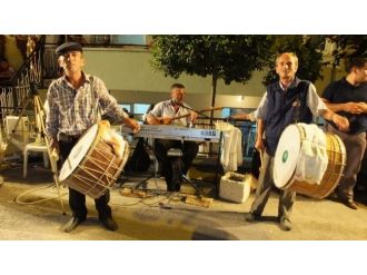 Balıkesir Düğünlerinde İki Çiftçi Ve Bir Çoban Eğlendiriyor