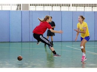 Yenimahalle Belediyespor Sahaya İndi