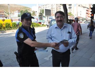 Bozüyük Polisi Dolandırıcılık Olaylarına Karşı Broşür Dağıttı