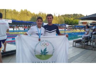 Osmangazili Yüzücüler Madalyaları Topladı