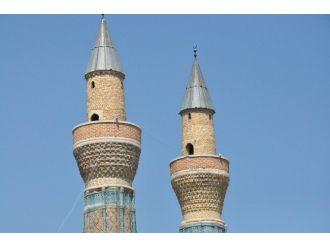 Tarihi Gökmedrese’nin Restorasyonu Kameralar İle Denetleniyor