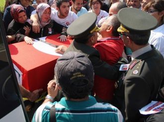 Şehide En Acı Karşılama...