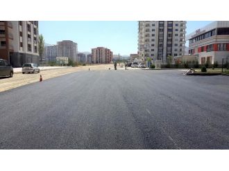 Caddeler Asfaltlanıyor