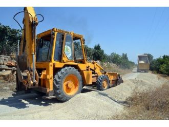 Erdemli Belediyesi Yol Çalışmalarına Esenpınar’da Devam Ediyor