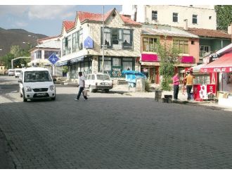 Varto’da Esnaf Kepenk Kapattı