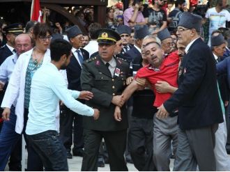 Şehit Babası: Yıkılmadım Ayaktayım, Allah’ım O Köpeklere Gün Yüzü Gösterme