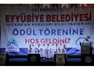 Aşırı Sıcaklara Rağmen Salonu Dolduran 13 Bin 100 Öğrenciye Ödül Yağdı