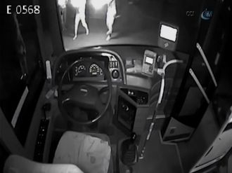 Belediye Otobüsüne Molotoflu Saldırı Kamerada