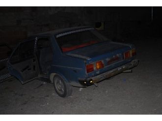 Çaldıkları Otomobili Bırakıp Kaçtılar