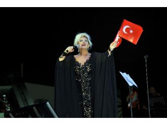 Emel Sayın, Şehitleri Unutmadı