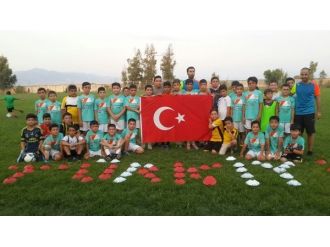 Minik Yüreklerden Kocaman Hareket