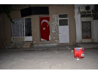 Hdp İl Binasına Türk Bayrağı Astılar