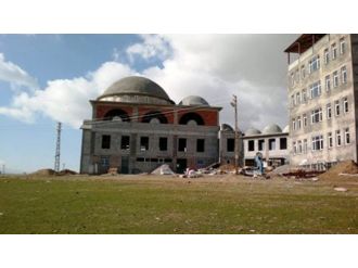 Tatvan’da İnşaatları Devam Eden Cami Ve Kur’an Kursları