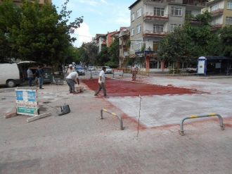 İzmit Belediyesi Kadıköy Mahallesine Baskı Beton Çalışması Yapıyor