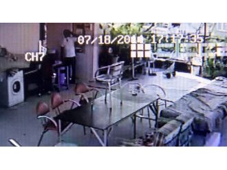 Hırsız Okşar, İş Öncesi Ve Sonrası Saçını Tarar!