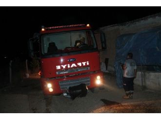 Çatı Yangınında 1 Kişi Dumandan Zehirlendi