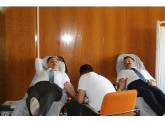 Sağlık Müdürleri Ve Çalışanlardan Kızılay’a Kan Bağışı