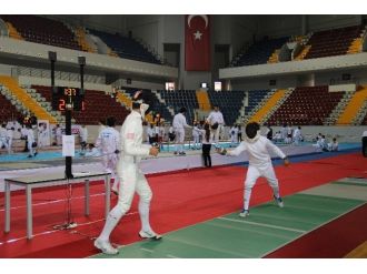 Eskrim Yıldızlar A Türkiye Şampiyonası Mersin’de Başladı