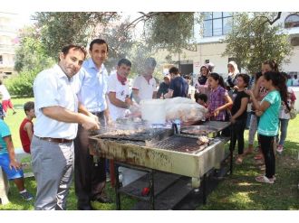 Yavuz Selim Camii’nde Kur’an Okumayı Öğrenen 400 Minik Köfteli Kutlama Yaptı