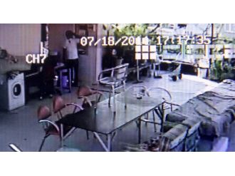 Önce Saçlarını Taradı Sonra Hırsızlık Yaptı !