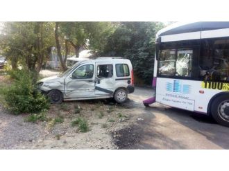 Otobüsle Ticari Aracın Karıştığı Kazada Bir Kişi Yaralandı