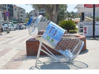 Kuşadası’nda Özel Tasarımlı Pet Şişe Sepetleri