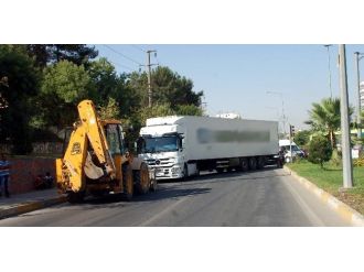 Arızalanan Tır Trafiği Tıkadı