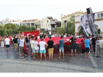 Marmaris’te Vatandaşlar Terörü Protesto Etti
