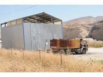 Batman’da İki İş Makinesi Yakıldı