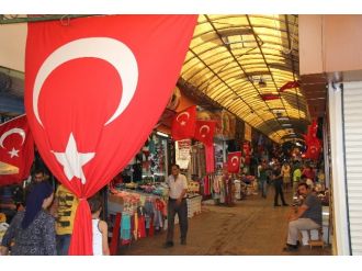 Teröre Bayraklı Tepki