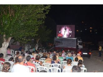 Kuşadası’nda Açıkhava Film Gösterim Günleri Devam Ediyor