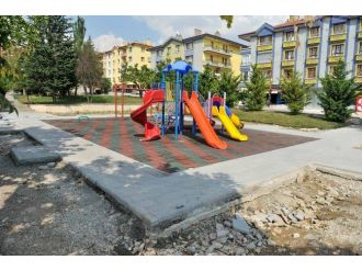 Altındağ’ın Parklarına Yaz Bakımı