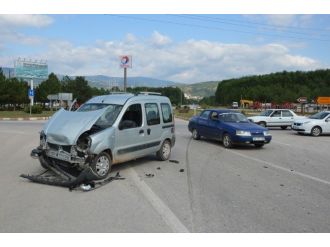 Niksar’da Trafik Kazası: 3 Yaralı