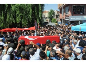 Şehit Ömer Erüstün Son Yolculuğuna Uğurlandı