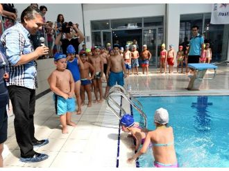 Muratpaşa Belediyesi Yüzme Kursları Sürüyor