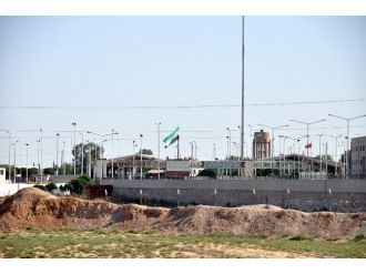 Telabyad Sınır Kapısına Öso’nun Bayrağı Asıldı