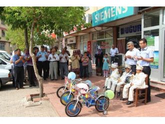 Sünnet Çocuklarına Bisiklet Ve Çeyrek Altın