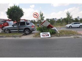 Otomobil Orta Refüje Çıktı