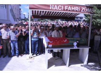 Arkadaşları İle Sohbet Ederken Aniden Yere Yığılan Genç Öldü