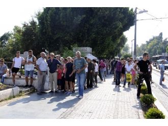 Turistler Şüpheli Paketin Patlatılmasını Film İzler Gibi İzledi
